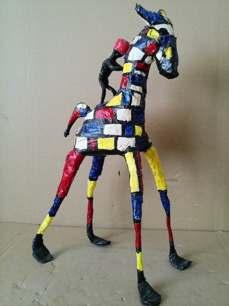 Curiosités statue art populaire girafe cavalier Mondriaan, Enlèvement ou Envoi