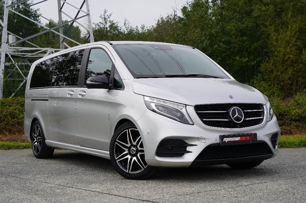 Prachtige Mercedes V220d AMG-Line (Lichte Vracht), Automaat, Dealer onderhouden, 2500 kg, https://public.car-pass.be/vhr/6d54ab27-9157-4300-a56a-b33359f7b870