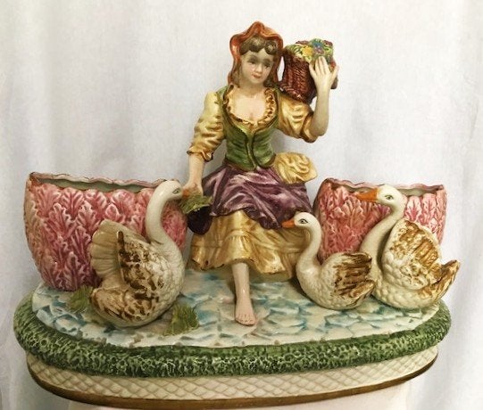 Capodimonte Beeld Dame met 3 Zwanen & Bloemen XXL B 43💑👌, Statue, Enlèvement ou Envoi, Scène, Multicolore
