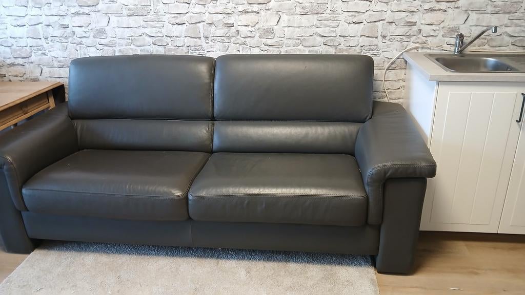 Leren zetel donker groen lengte 2meter 70, Huis en Inrichting, Zetels | Zetels, Ophalen, Driepersoons, Zo goed als nieuw, Rechte bank