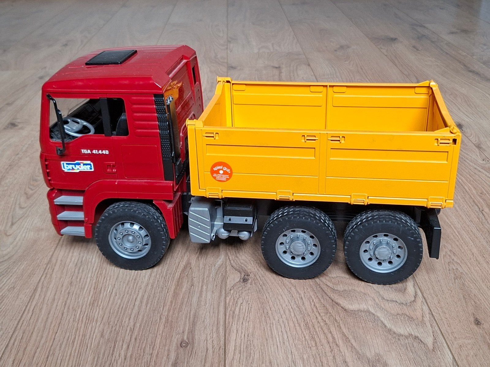 Speelgoed vrachtwagen., Ophalen