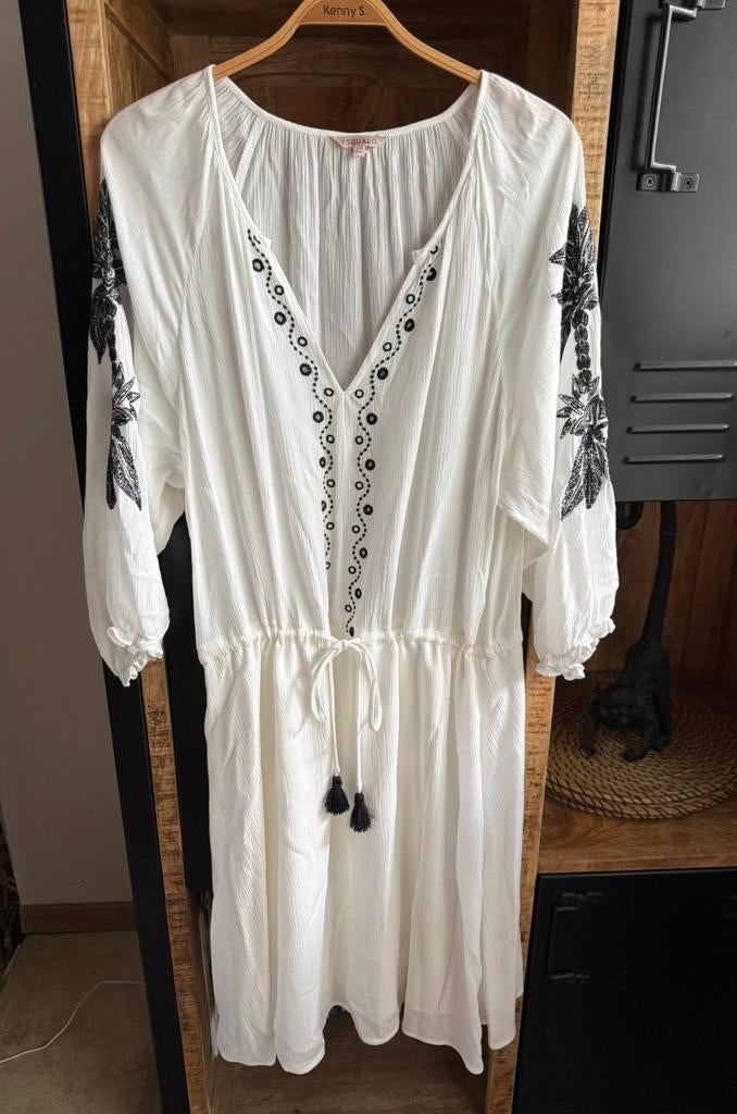 Jurk van Esqualo maat 44, Kleding | Dames, Jurken, Ophalen of Verzenden, Maat 42/44 (L), Wit, Onder de knie