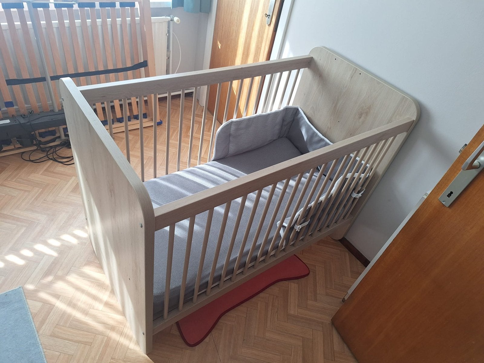Babybed, matras en nachtkastje, Ophalen, Gebruikt