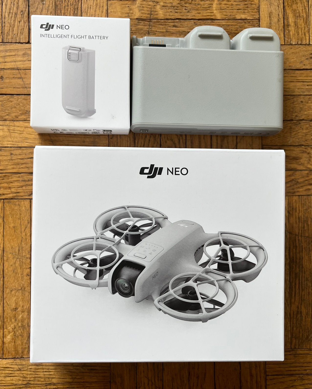 DJI Neo + 3 batteries + hub de charge — FPV NEUF ET SCELLÉ, Hobby & Loisirs créatifs, Enlèvement ou Envoi, Neuf