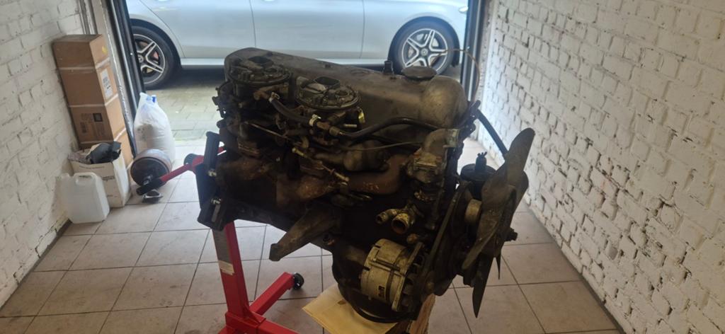 Mercedes w108 w114 w115 250s motor compleet, Ophalen, Gereviseerd, Mercedes-Benz