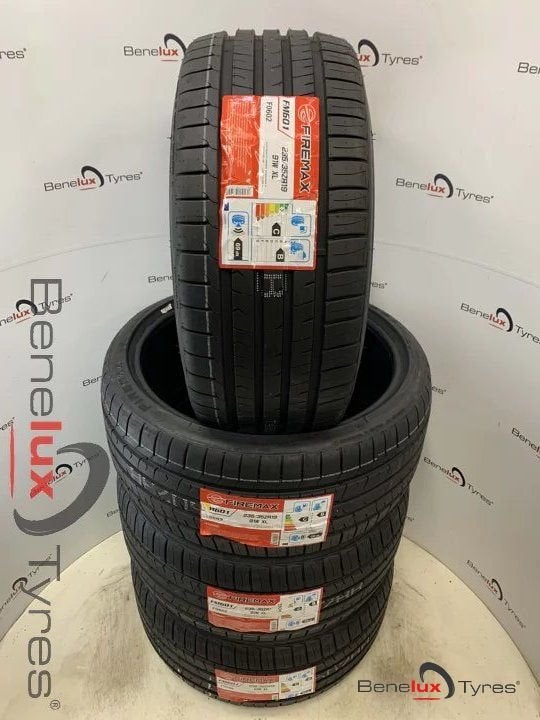 NIEUW 235/35ZR19 235/35R19 235/35/19 2353519 235/35 ZR19 R19, Auto-onderdelen, 19 inch, -, -, Nieuw
