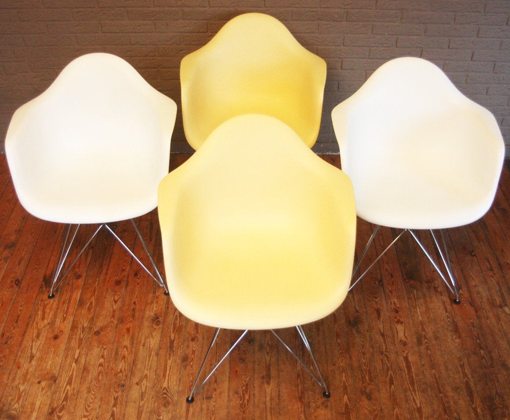 Eames Design Dining Armchairs / Ray & Charles Eames / Vitra, Huis en Inrichting, Stoelen, Ophalen, Kunststof, Wit, Charles & Ray Eames Design