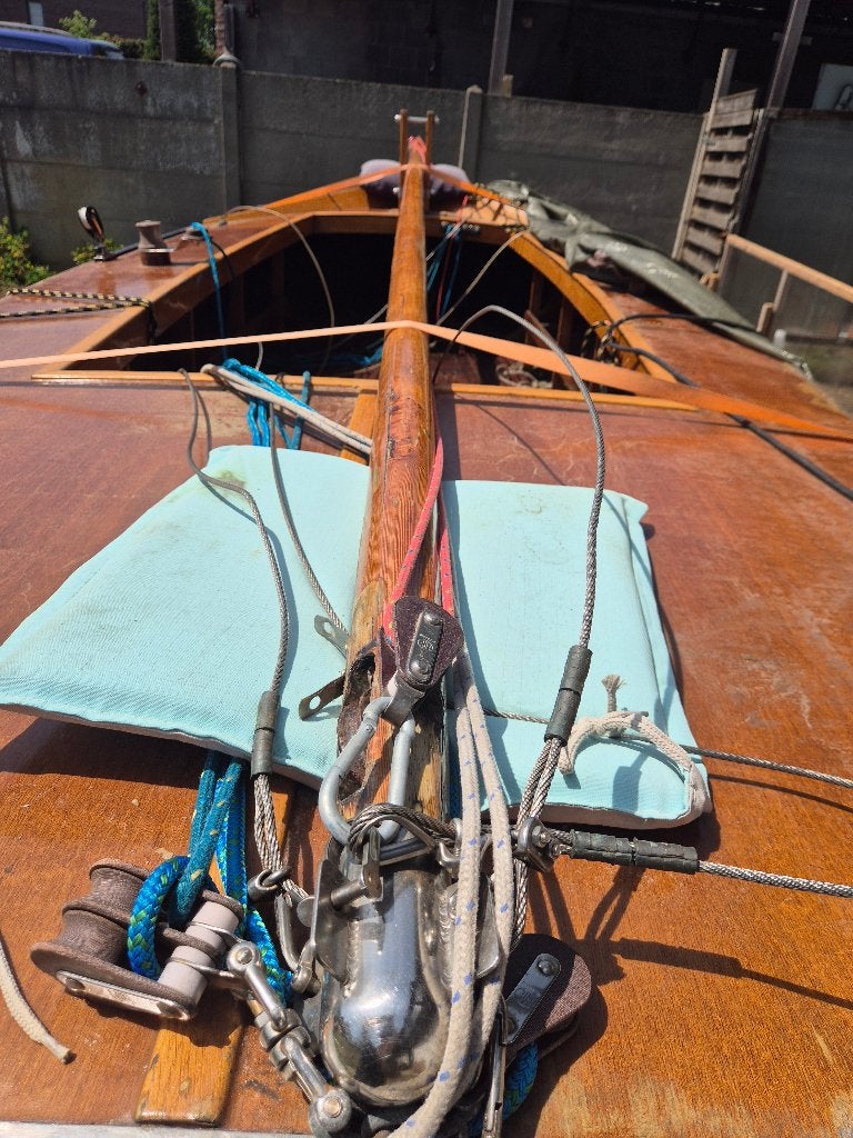 Klassieke houten zeilboot met trailer – restauratieproject, Watersport en Boten, Ophalen, Gebruikt, Fok, Hout