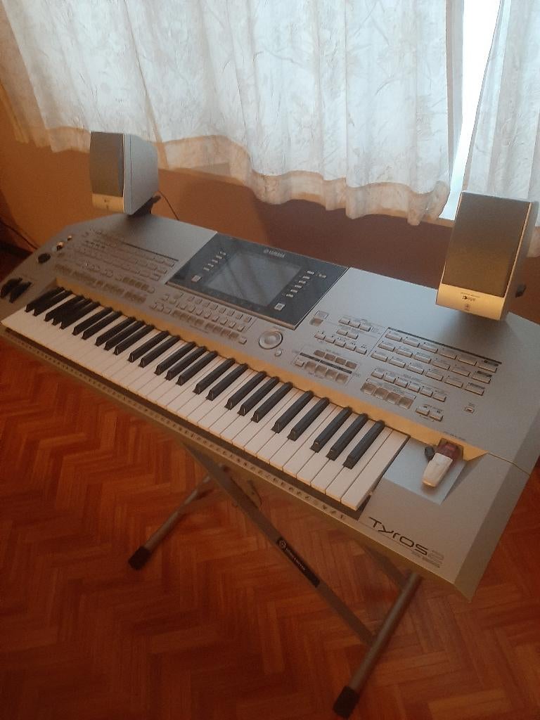 synthesizer Yamaha Tyros 2, Musique & Instruments, Enlèvement, Comme neuf, Yamaha, Avec pied