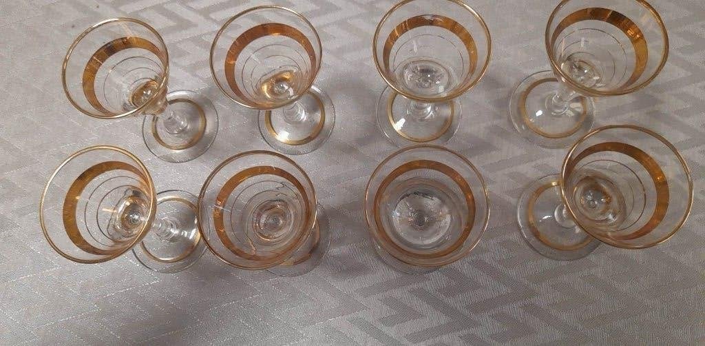 8 antieke likeurglaasjes op voet met vergulde banden., Antiek en Kunst, Ophalen of Verzenden