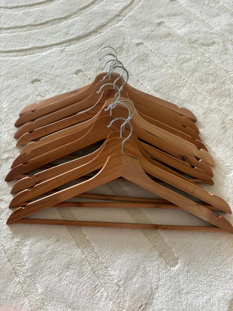 Lot de 10 cintres en bois – 5€, Vêtements | Femmes, Cintres, Enlèvement, Comme neuf, Bois