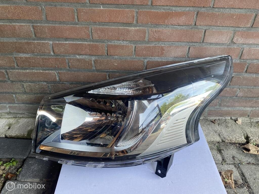 Renault Trafic Koplamp links 260608912r, Gebruikt, Renault, Ophalen of Verzenden