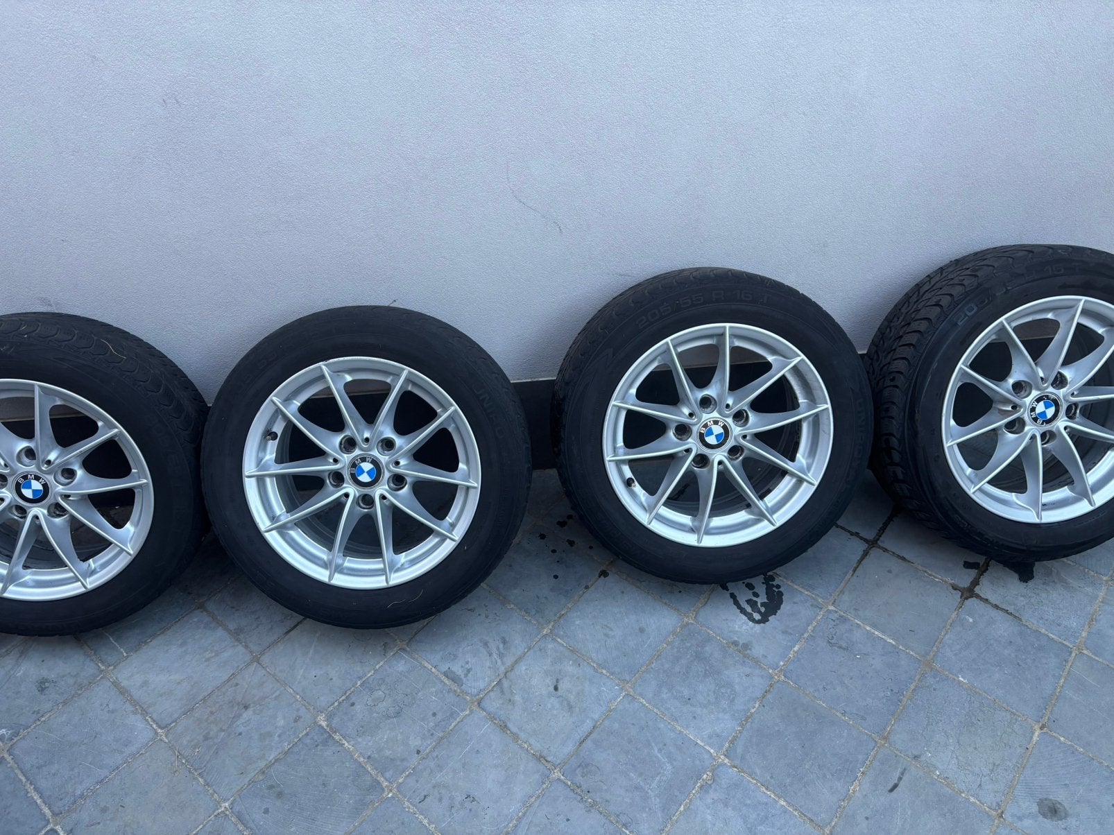 Jantes BMW 16 pouces avec pneus hiver Uniroyal Très bon état, Enlèvement ou Envoi, 16 pouces, Pneus hiver, Pneu(s)