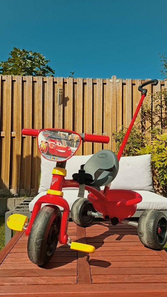 Smoby Cars driewieler, klaar voor nieuwe racekilometers!, Ophalen, Gebruikt, Smoby, Duwstang