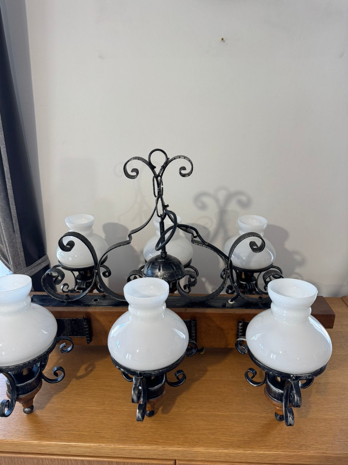 Grote vintage kroonluchter-houd, metaal & opaalglas 8 lichtp, Ophalen, Kroonluchter, Antiek, Zo goed als nieuw