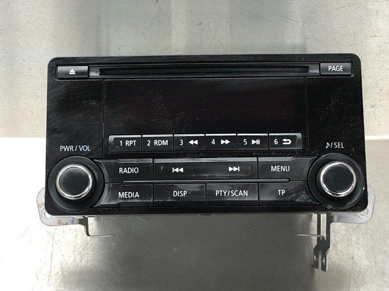 RADIO Mitsubishi ASX (01-2010/03-2023) (|8701A562|), Gebruikt, Mitsubishi