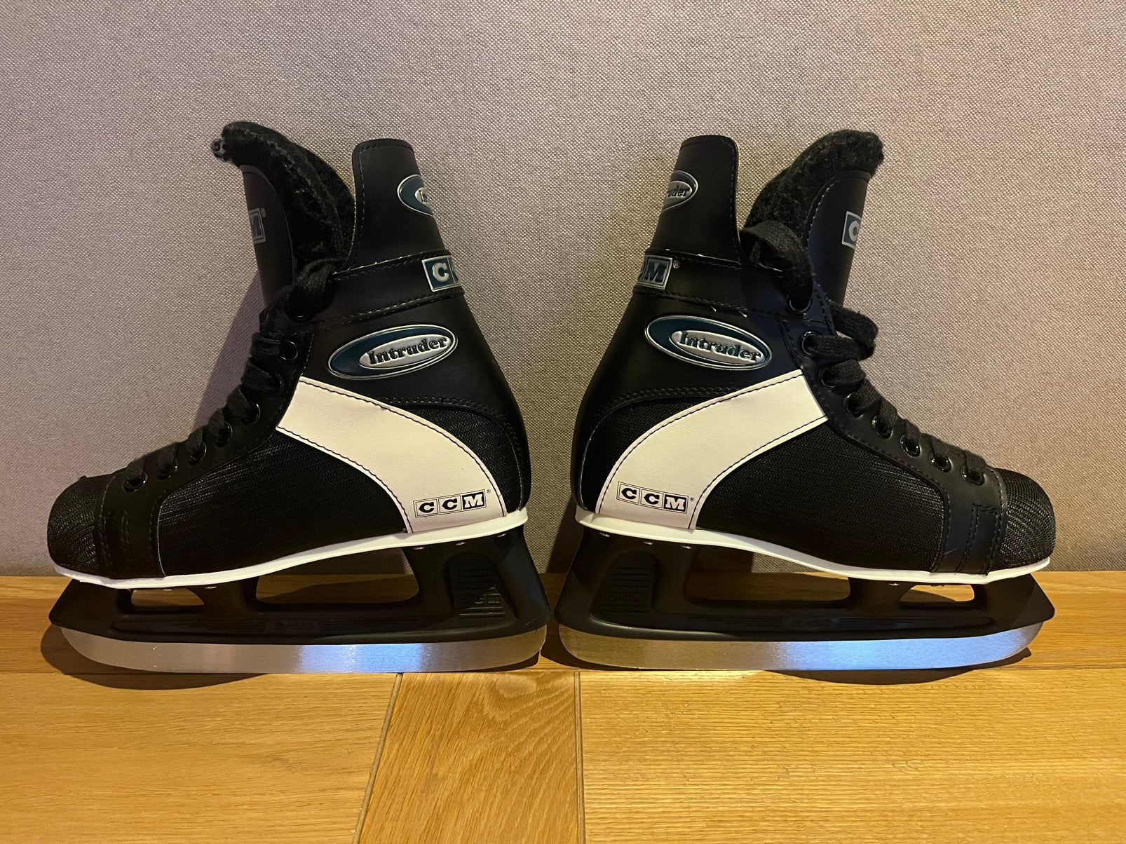 CCM Intruder hockey schaatsen, Ophalen, Zo goed als nieuw