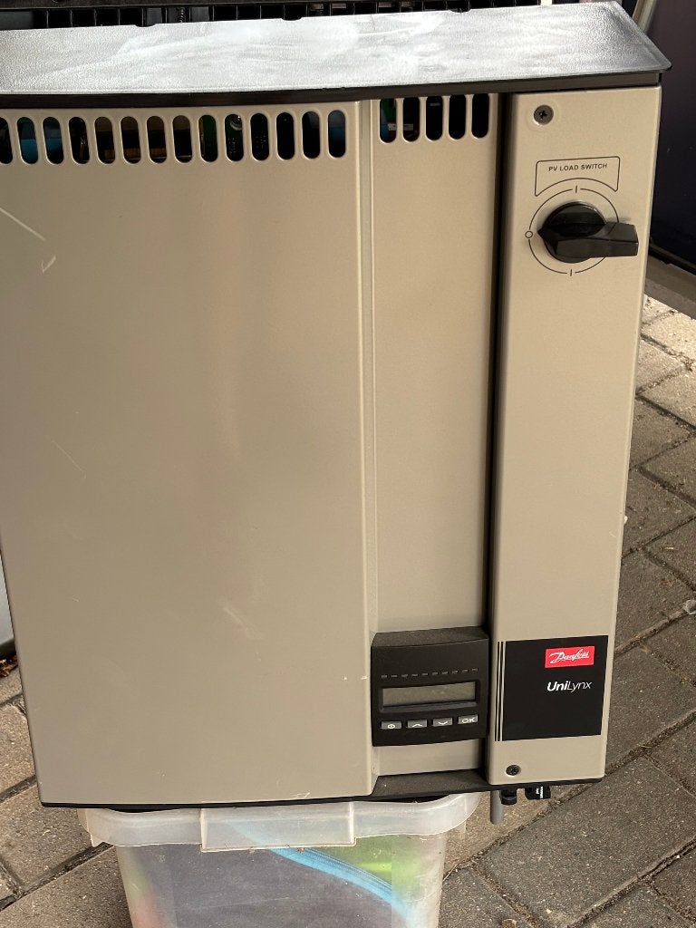 2 omvormer (s) voor zonnepanelen, Ophalen, Gebruikt, Overige typen, 200 wattpiek of meer
