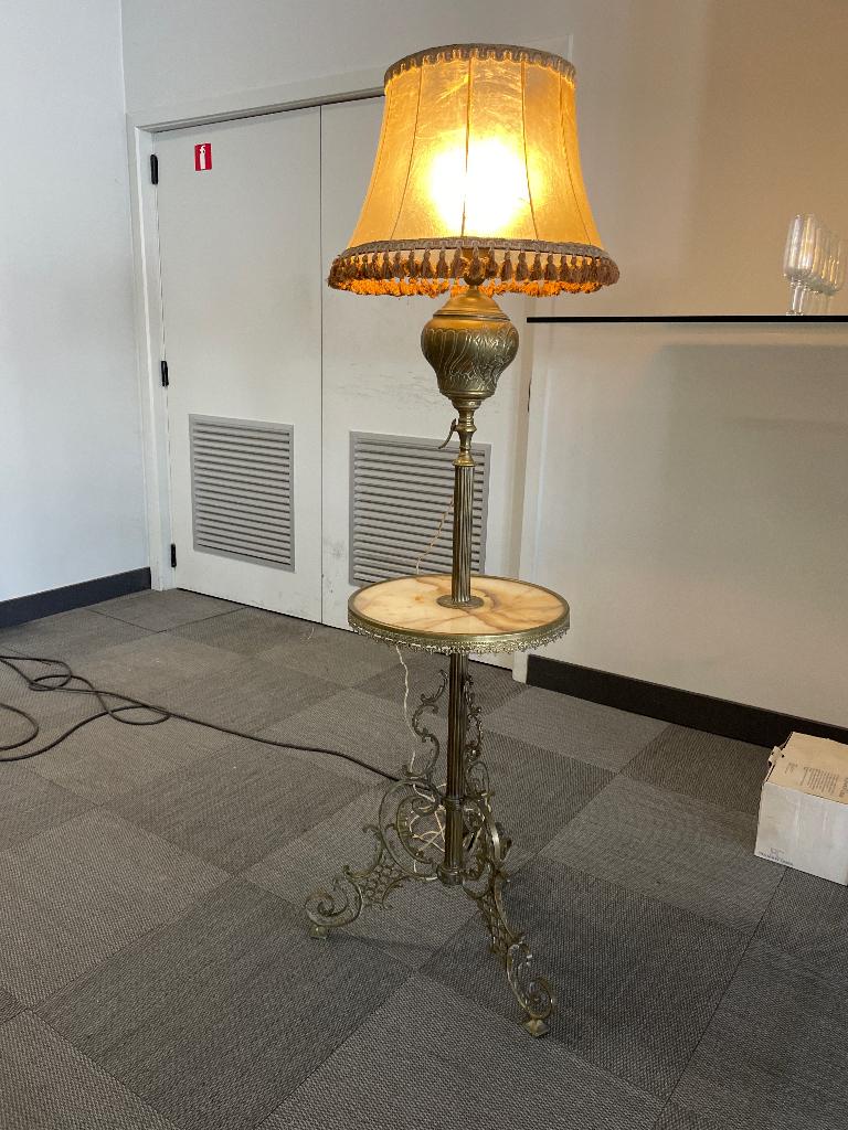 Staande lamp met marmeren wijntafel, Antiek en Kunst, Ophalen