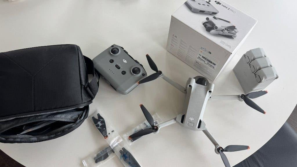 DJI Mini 3 Pro + Fly More pack, TV, Hi-fi & Vidéo, Drone avec caméra, Enlèvement ou Envoi, Moins de 250 g, Qualité supérieure