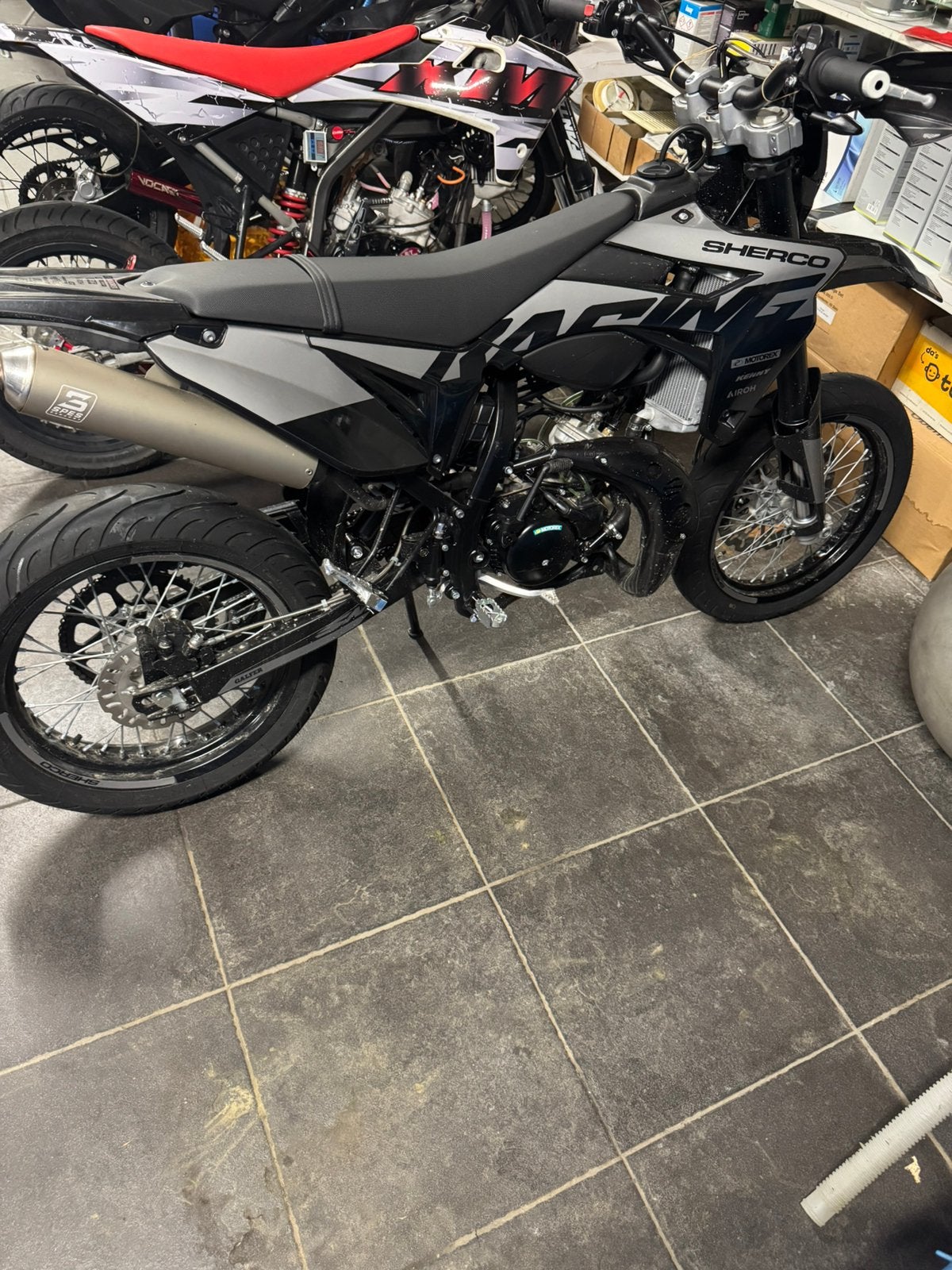 Sherco SM-RS 50cc Blackmoon, Fietsen en Brommers, Ophalen, Zo goed als nieuw