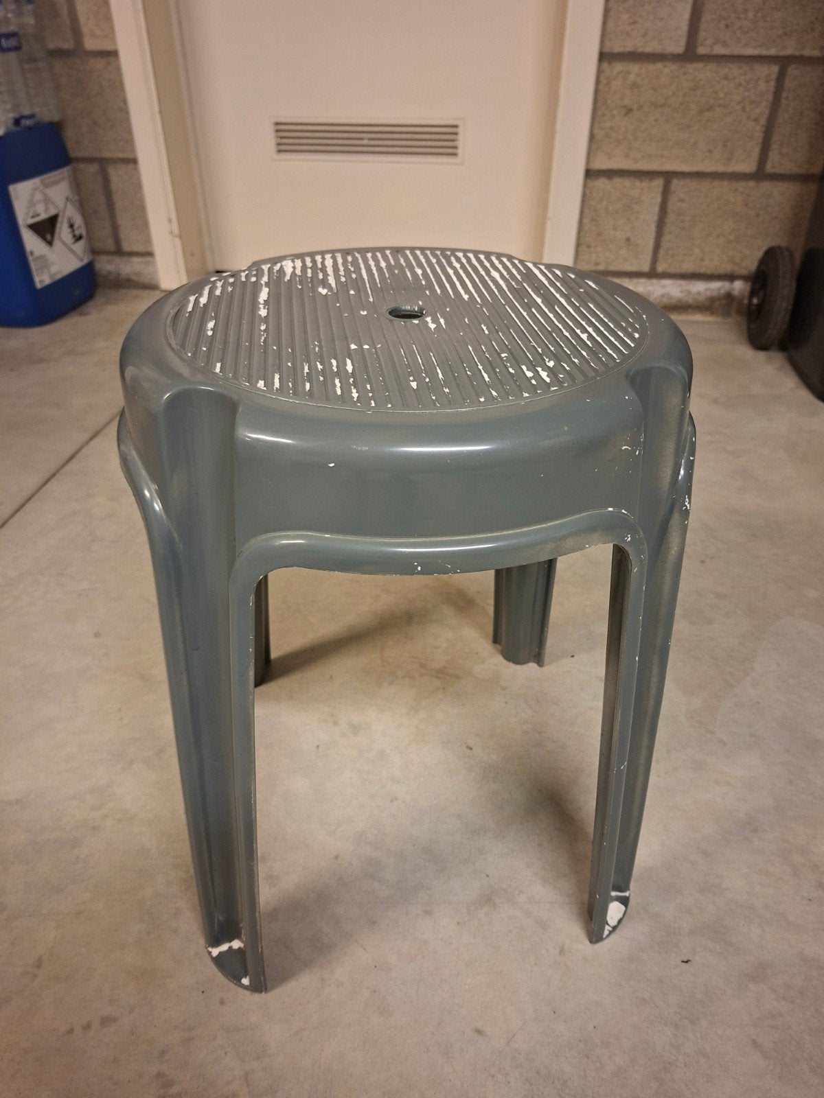 Tabouret, Enlèvement