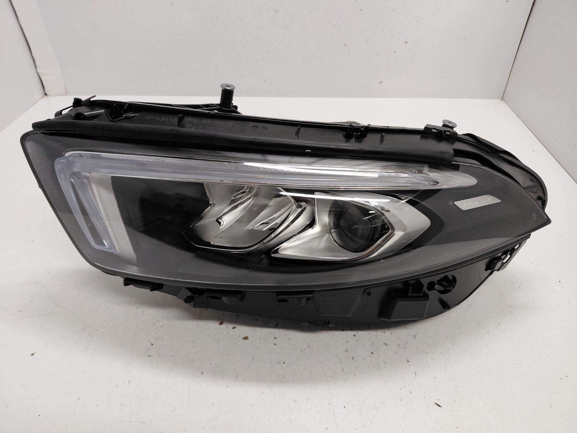 Phare gauche Mercedes Classe A A1779064703, Autos : Pièces & Accessoires, Mercedes-Benz AG, Mercedes-Benz, Utilisé, Mercedesstrasse 120
70372  Stuttgart, DE