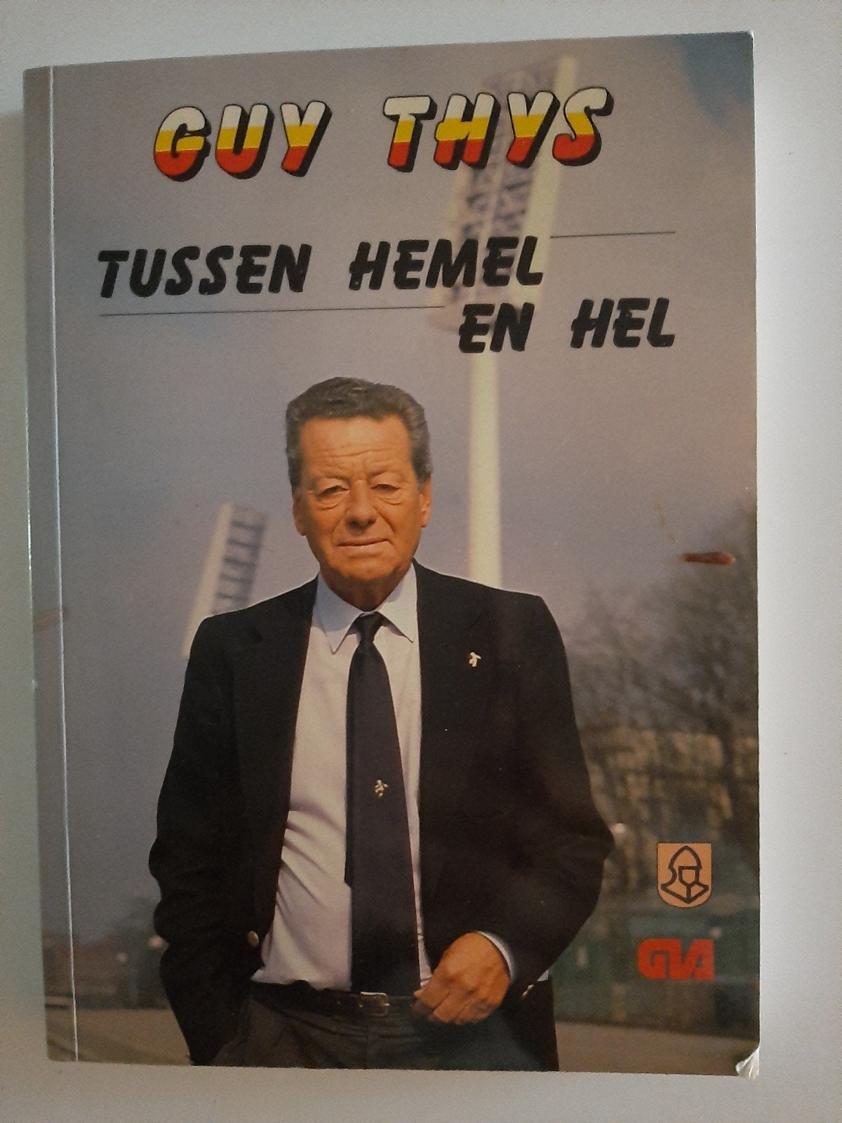 boek Guy Thys tussen hemel en hel., Boeken, Ophalen, Gelezen, Uitgave Gazet Van Antwerpen Henk Van Nieuwenhove.1990., Sport