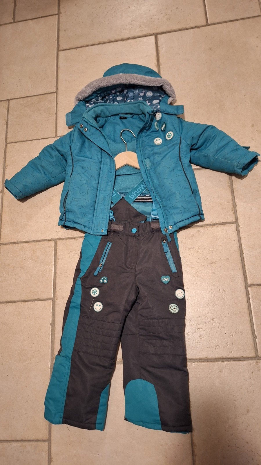 Combinaison hiver enfant (4ans/104cm)
taille 4 ans/ 104), Enfants & Bébés, Enlèvement, Utilisé