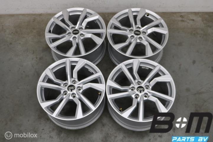 NIEUWSTAAT! ORIGINEEL! 18 inch velgen Audi TT 8S 8S0601025AN, Auto-onderdelen, 18 inch, Gebruikt, Velg(en), Personenwagen