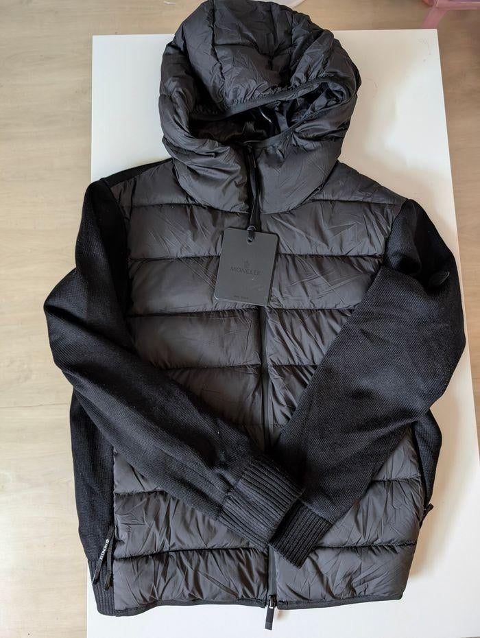 Nieuw Moncler jack van twee materialen in blisterverpakking, Maat 52/54 (L), Moncler, Verzenden, Zwart