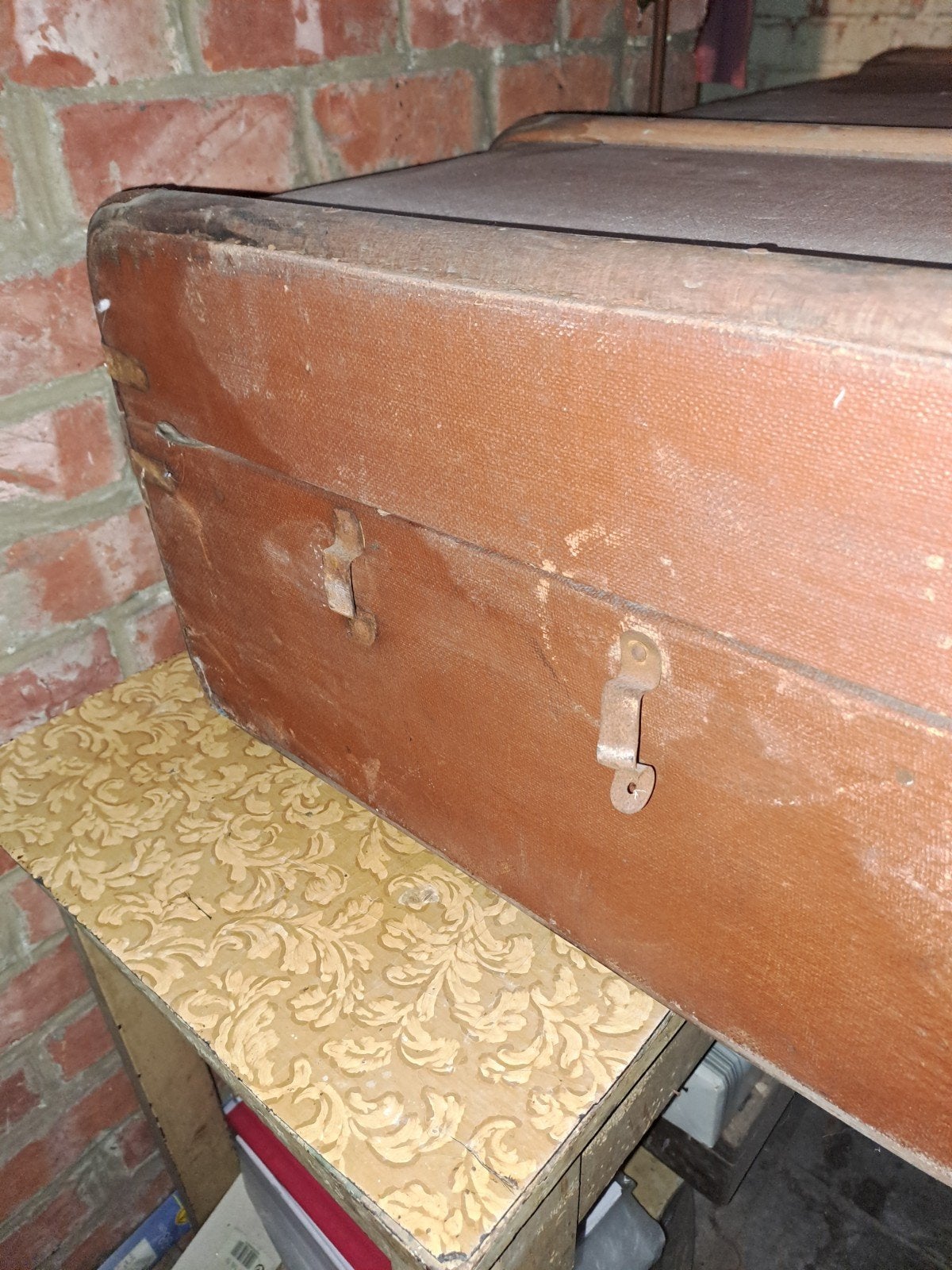 vieille valise, Enlèvement