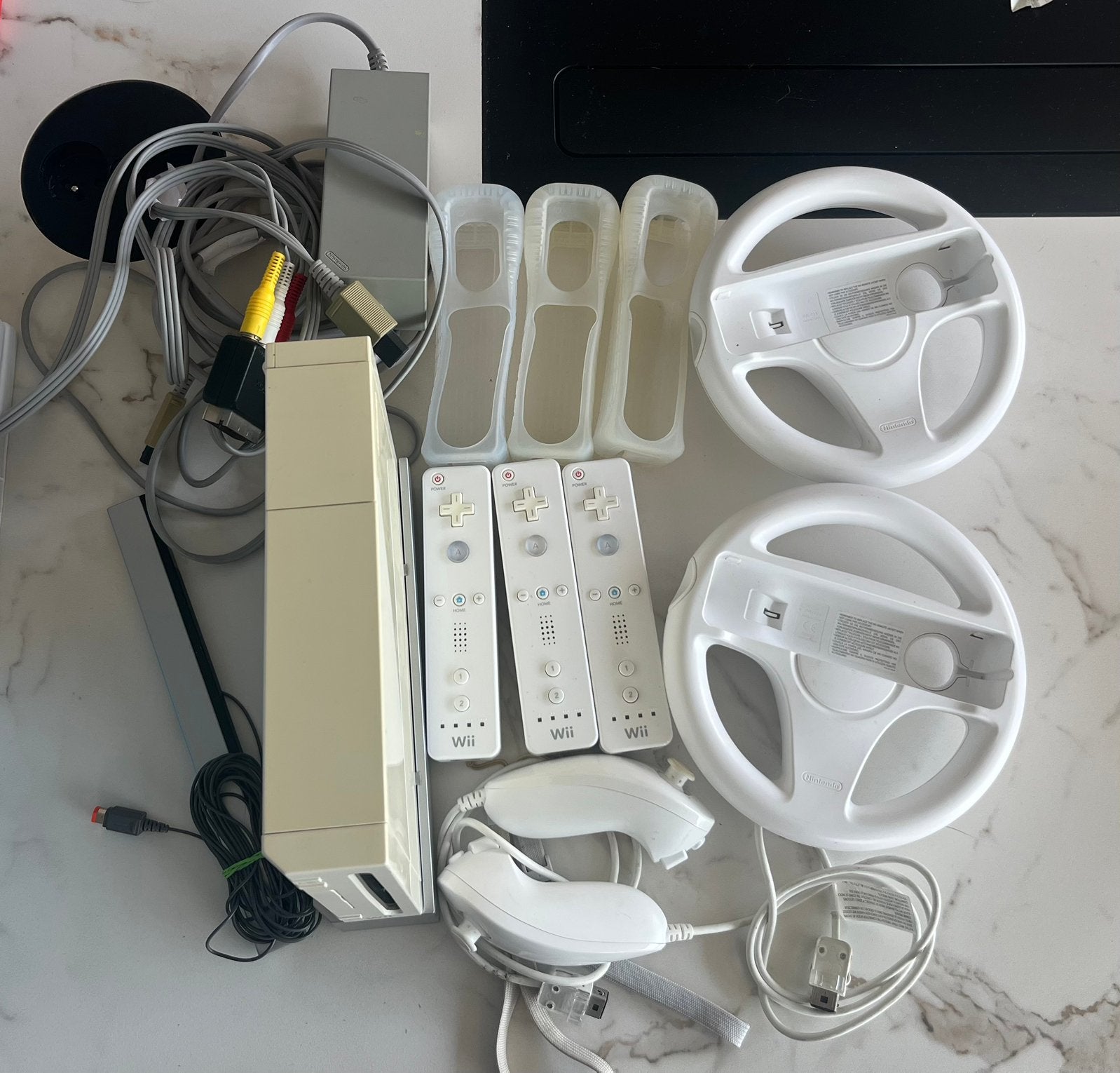 Nintedo Wii wit + 3 controllers + 2 x stuur + 12 games, Games en Spelcomputers, Spelcomputers | Nintendo Wii, Ophalen of Verzenden