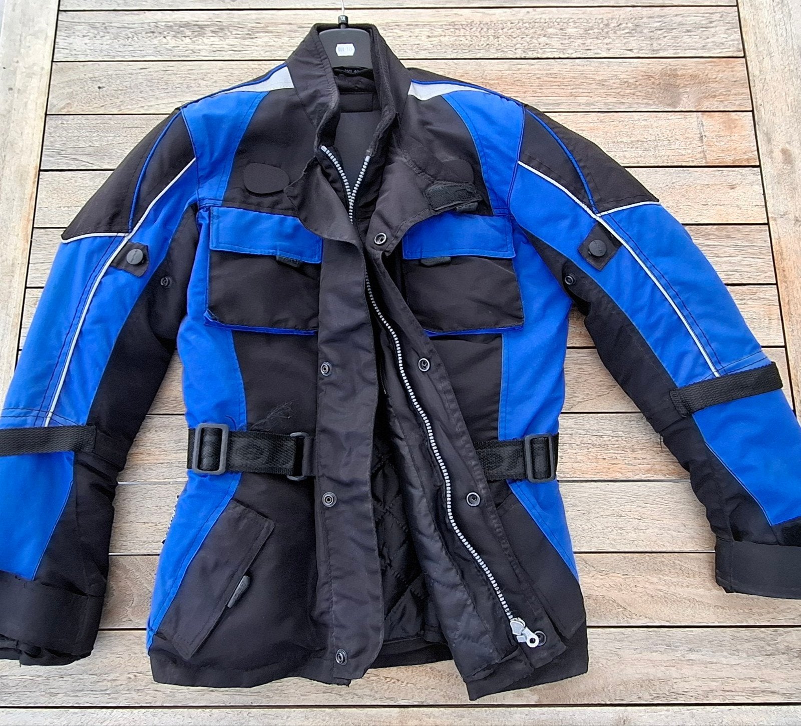 2 vestes à vendre ensemble, Enlèvement