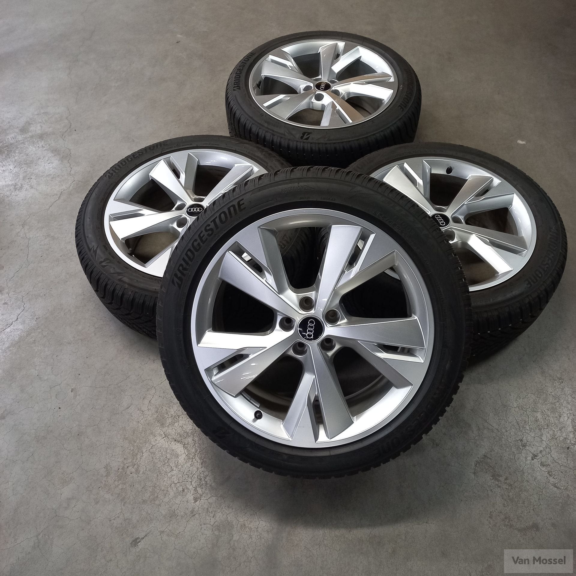 Audi Q4 Bridgestone Blizzak LM005 235/50/R20 100T, Pneus et Jantes, Pneus hiver, Véhicule de tourisme, -