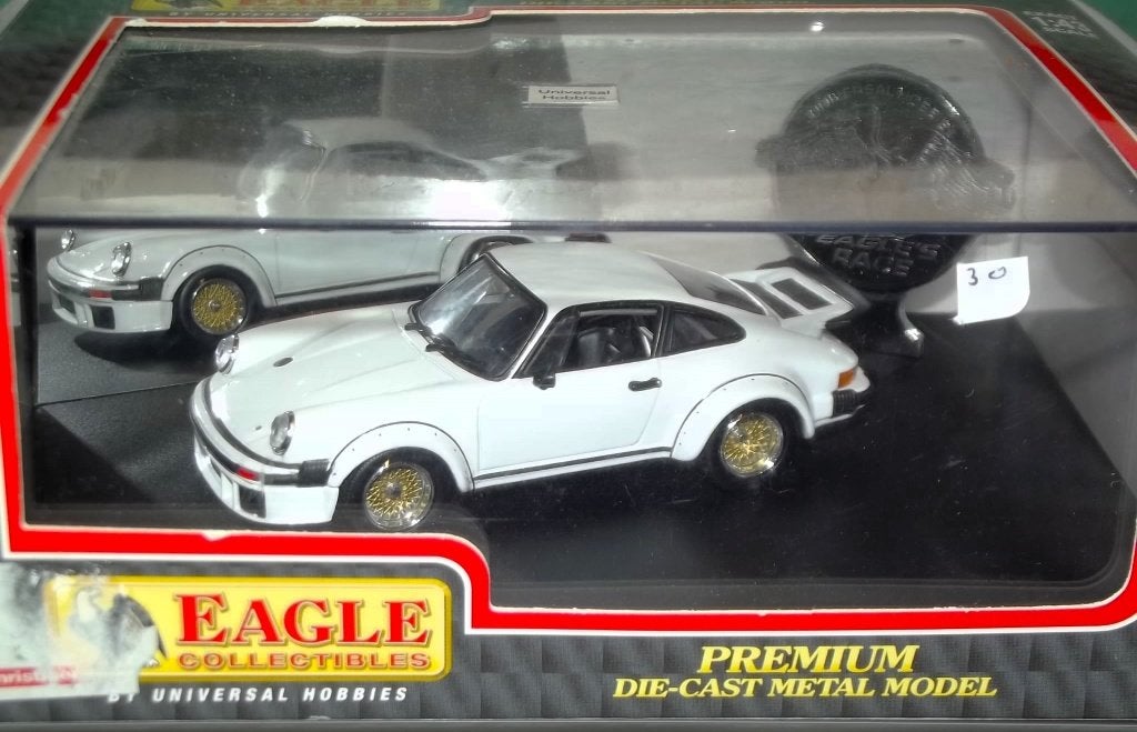 Porsche 934 Street Version - Echelle 1:43, Enlèvement ou Envoi, Comme neuf, Voiture, Universal Hobbies