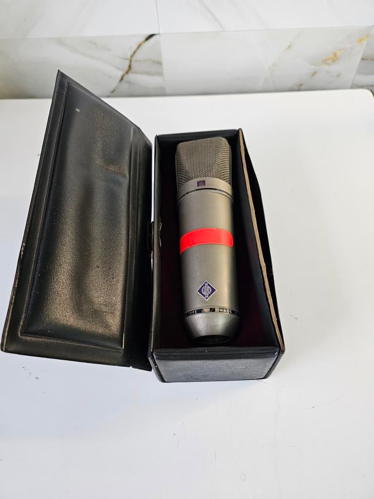 Neumann U87 Ai & support réglable (girafe), Enlèvement, Comme neuf, Micro studio