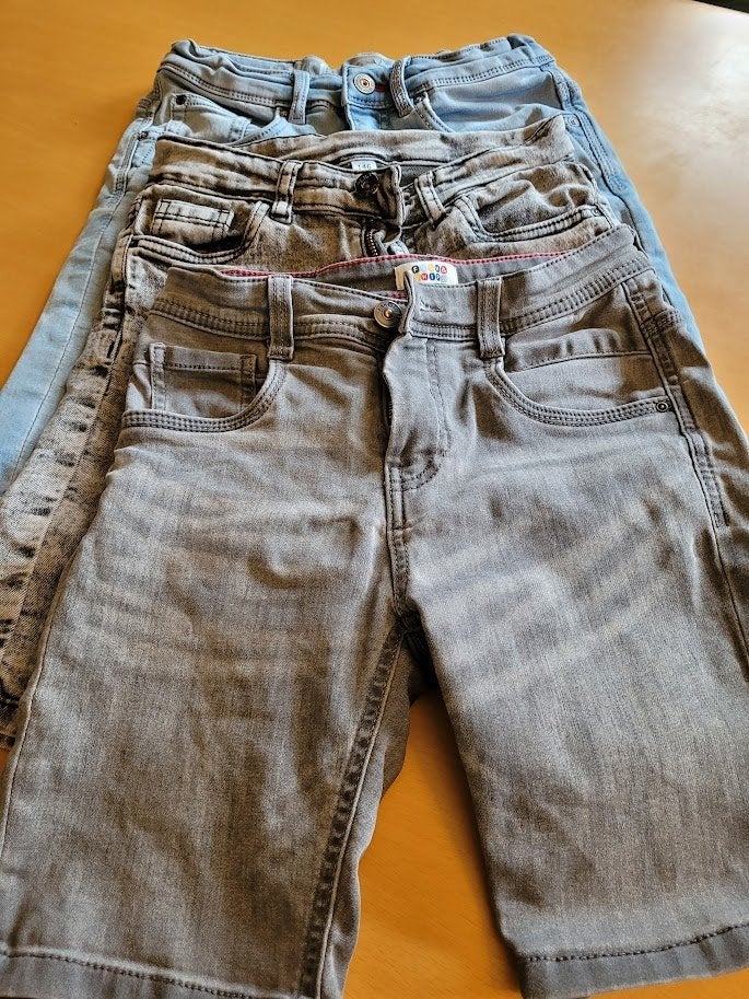3x jeansshorts 140, Ophalen of Verzenden, Zo goed als nieuw, Jongen, Broek