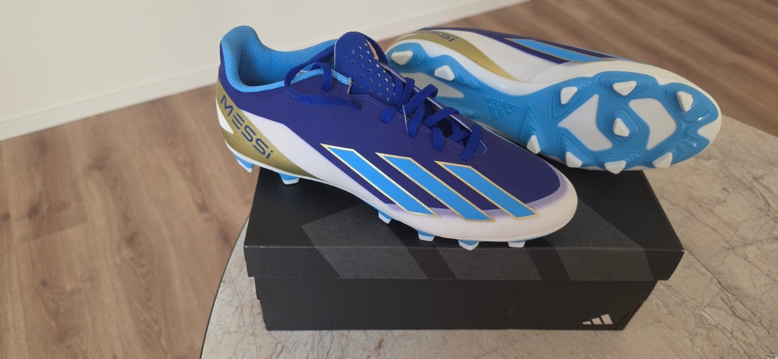 Chaussures de football Adidas - Taille 44, Sports & Fitness, Neuf, Enlèvement ou Envoi, Taille L, Chaussures
