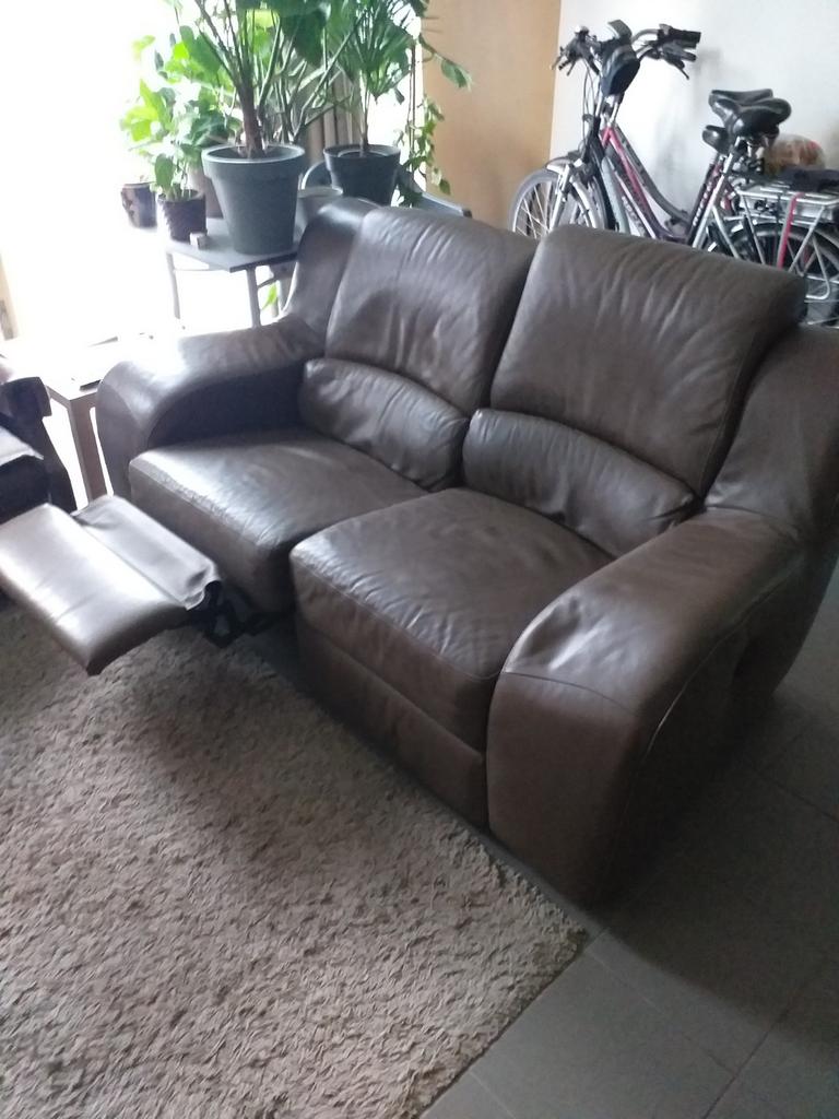 GRATIS Lederen zetel met 2x relax. Hasselt 0478/386116, Huis en Inrichting, Ophalen
