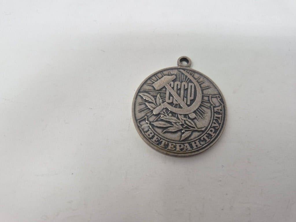 USSR – Sovjetmedaille “Veteraan van de Arbeid”–Ветеран труда, Enlèvement