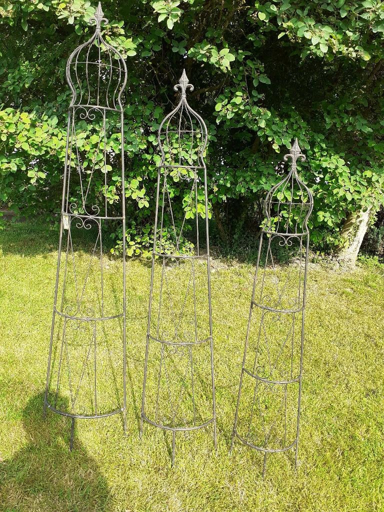 Set van drie smeedijzeren plantenklimmers, Ophalen, Nieuw