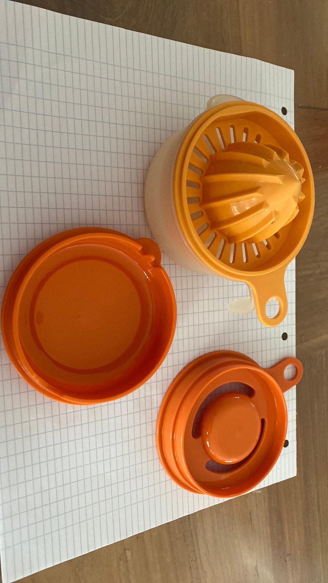 Tupperware kleine citruspers met kommetje en eierdooier, Huis en Inrichting, Ophalen, Gebruikt, Oranje