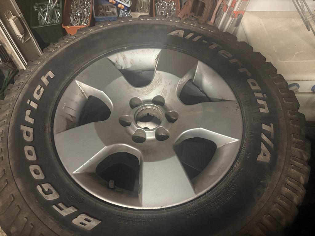 4 jantes et pneus nissan navara 255/70/16, 255 mm, 16 pouces, Pneu(s), Enlèvement