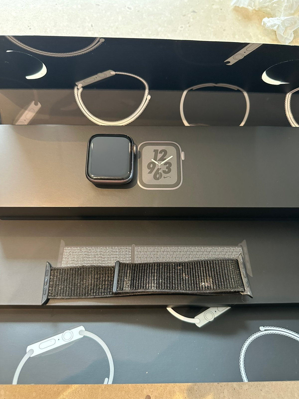 Apple Watch Series 4 - 44mm - space gray, Bijoux, Sacs & Beauté, Enlèvement, Utilisé, Gris, IOS