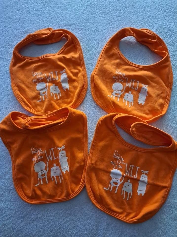 Nieuwe slabbetjes "een hapje voor mij, jou, wij", Kinderen en Baby's, Ophalen of Verzenden, Nieuw, Slab