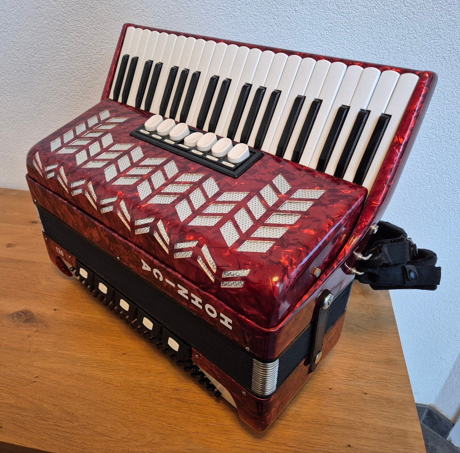 Zeer mooie accordeon zo goed als nieuw, Musique & Instruments, Accordéons, Comme neuf, Enlèvement, Avec bretelles, 120 basses