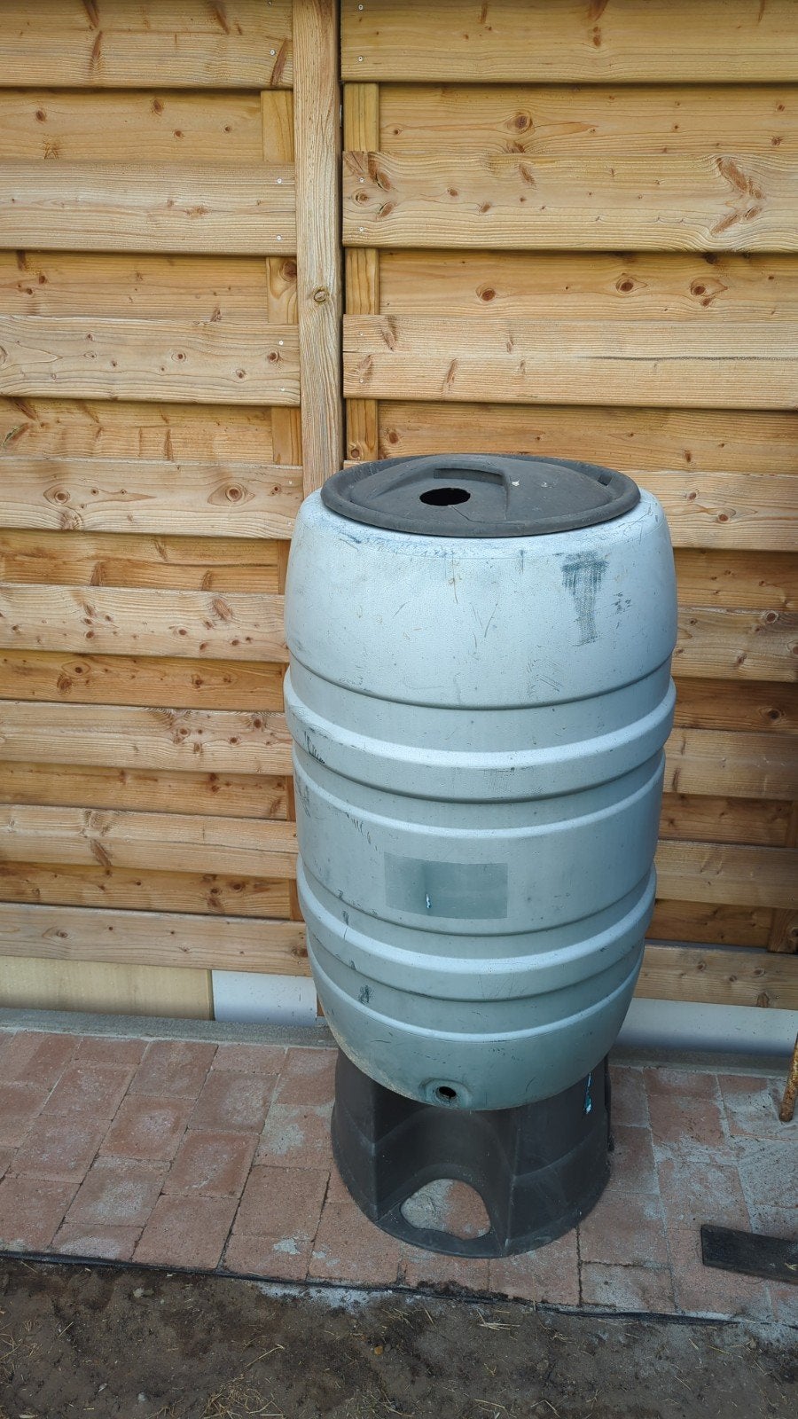 regenton met voet (zonder kraantje) kleine scheur bij kraant, 150 liter of meer, Ophalen, Gebruikt, Kunststof