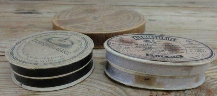 2 Oude Franse deocoratieve brocante doosjes met lontjes, Ophalen of Verzenden