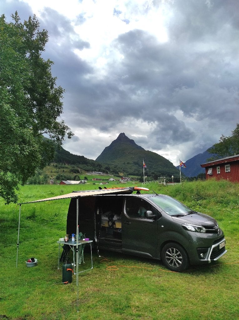Toyota Proace Zelfbouw camper 2021, Caravanes & Camping, Camping-cars, Boîte manuelle, Jusqu'à 5 mètres, Diesel, Réfrigérateur